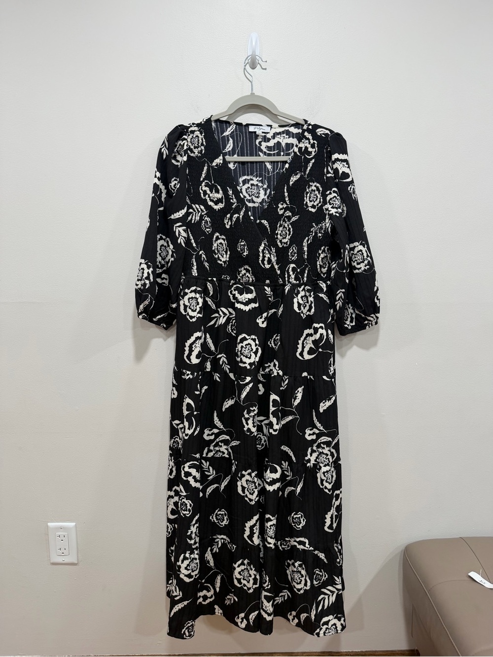Polagram Black & Ivory Floral Smocked Midi Dress Size Large - Picture 2 of 10